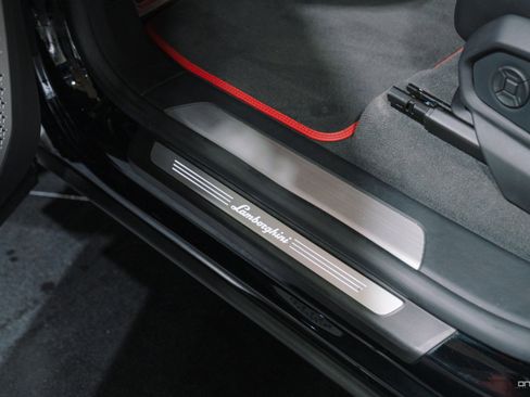 Used 2019 Lamborghini Urus image 29