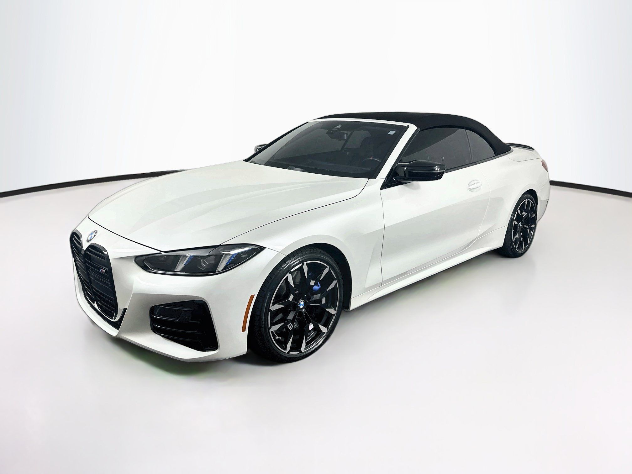 Used 2025 BMW M440i Convertible RWD image 3