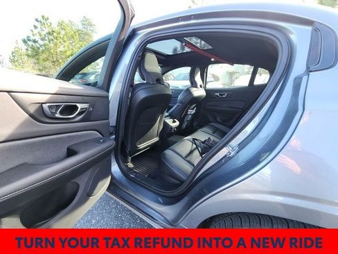 Used 2019 Volvo S60 T6 R-Design image 18