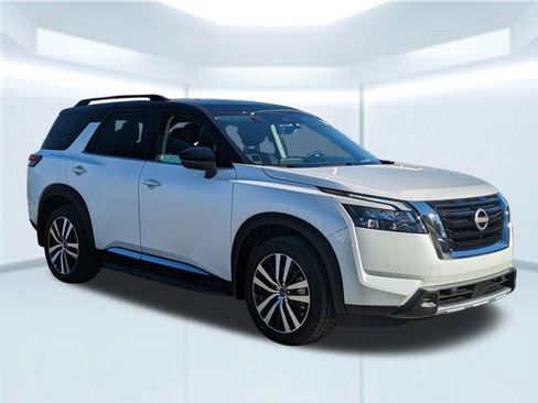 New 2025 Nissan Pathfinder Platinum image 8