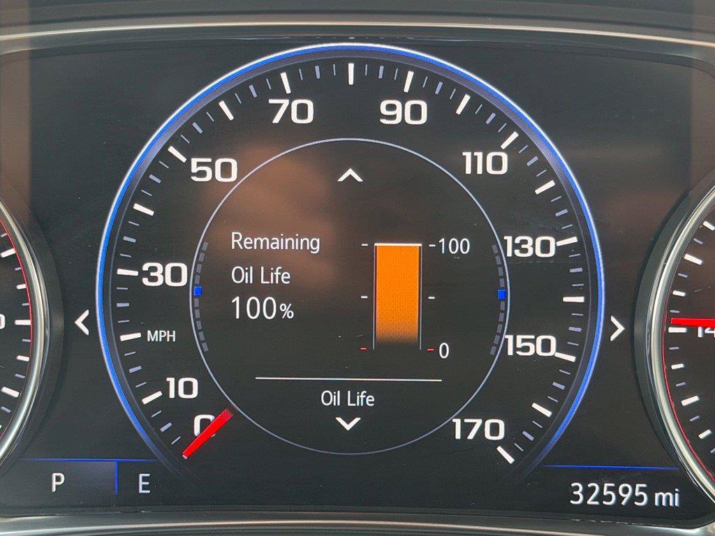 Used 2023 Chevrolet Traverse Premier FWD image 23