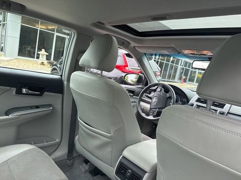 Used 2012 Toyota Camry XLE w/ Leather Pkg FWD image 8