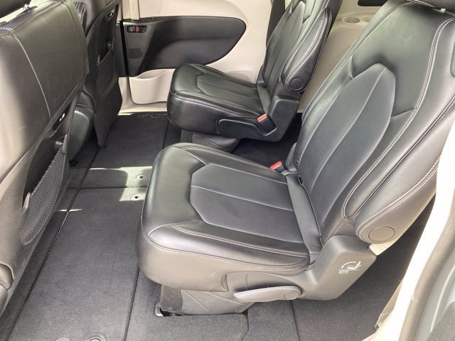 Used 2024 Chrysler Pacifica Touring-L FWD image 27