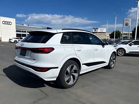 Used 2025 Audi Q6 e-tron Premium Plus w/ Premium Plus AWD/4WD image 3