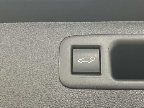 Used 2023 Toyota Highlander XLE AWD/4WD image 23