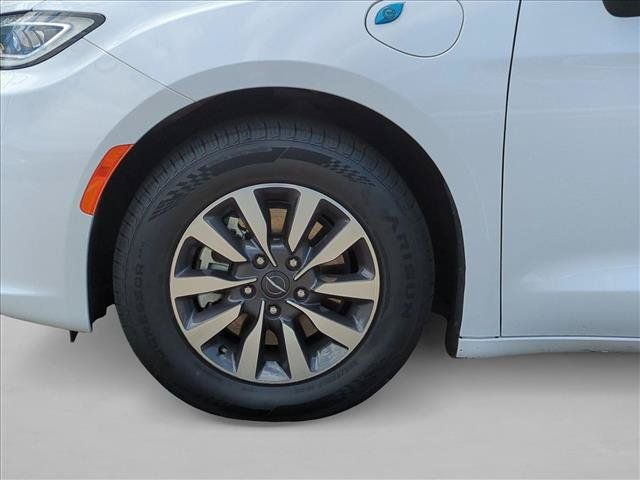 Used 2024 Chrysler Pacifica Limited FWD image 24