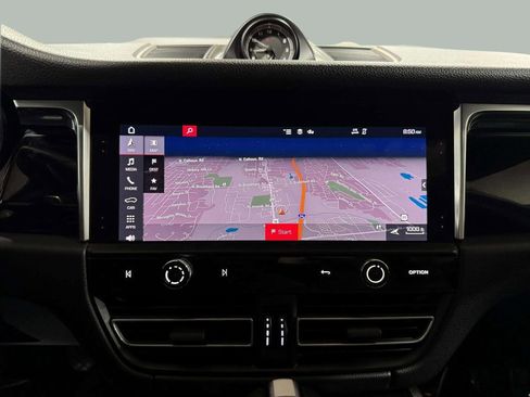 Used 2024 Porsche Macan image 6