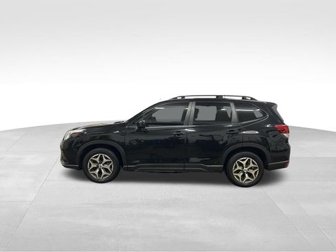 Used 2023 Subaru Forester Premium AWD/4WD image 2