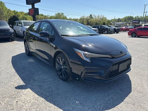 Used 2025 Toyota Corolla SE w/ SE Premium Package image 7