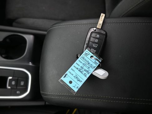 Used 2019 Hyundai Santa Fe SE w/ Cargo Package image 18