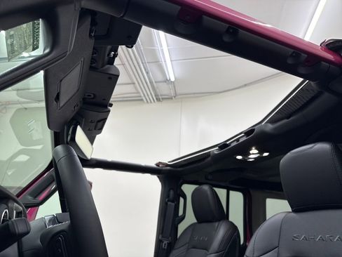 Used 2022 Jeep Wrangler Unlimited Sahara w/ Cold Weather Group image 21