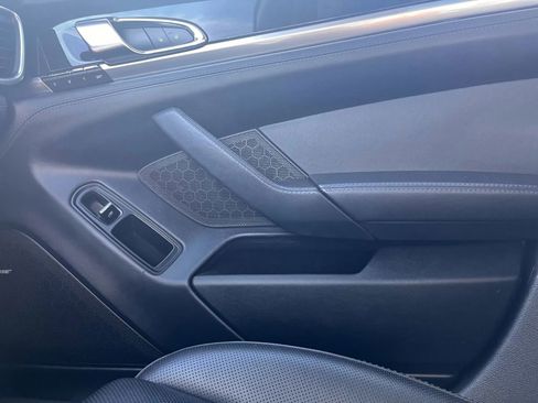 Used 2016 Porsche Panamera 4S image 26
