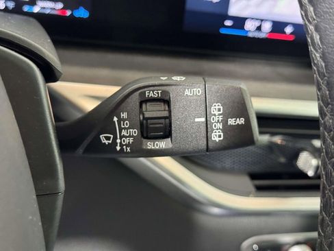 Used 2024 BMW X7 xDrive40i w/ Climate Comfort Package image 24