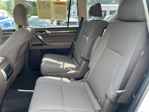 Used 2023 Lexus GX 460 Premium w/ Accessory Package AWD/4WD image 13