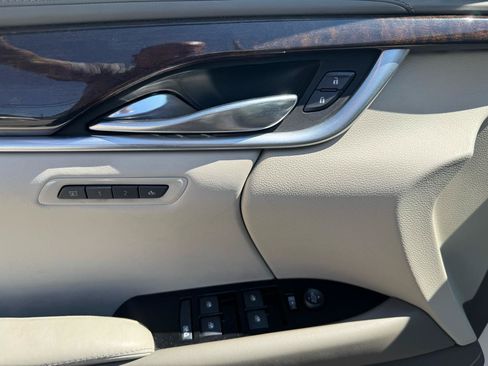 Used 2013 Cadillac XTS Platinum FWD image 27