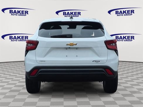 Used 2024 Chevrolet Trax LS w/ LS Convenience Package image 4