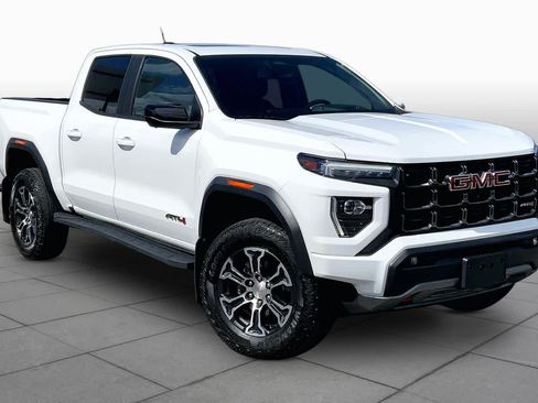 Used 2023 GMC Canyon AT4 w/ AT4 Premium Package AWD/4WD image 3