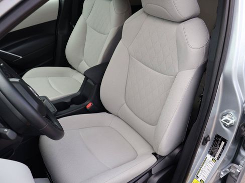 Used 2026 Toyota Corolla Cross LE FWD image 11