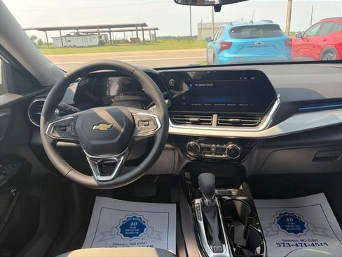 New 2026 Chevrolet Trax LT w/ Sunroof Package FWD image 14