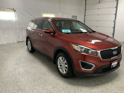Used 2017 Kia Sorento FWD w/ LX Convenience Package image 4