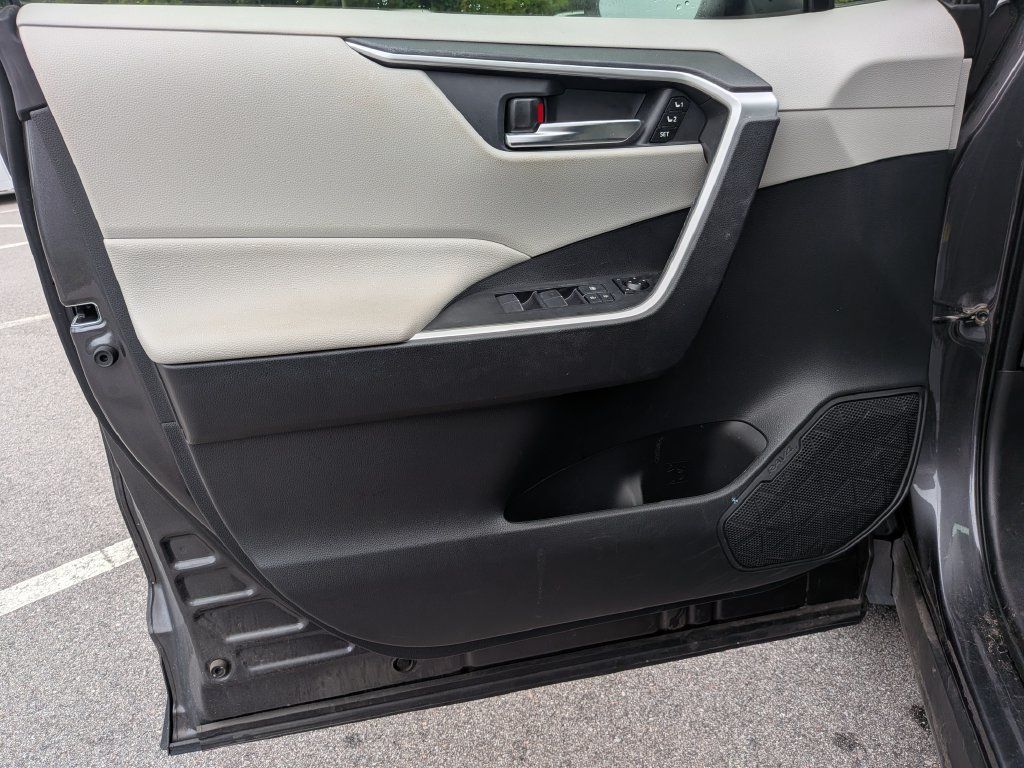 Used 2021 Toyota RAV4 XLE Premium AWD/4WD image 9