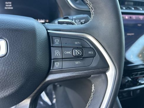 Used 2024 Jeep Grand Cherokee Limited RWD image 23