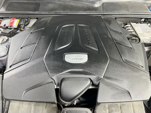 Used 2022 Porsche Cayenne AWD/4WD image 29