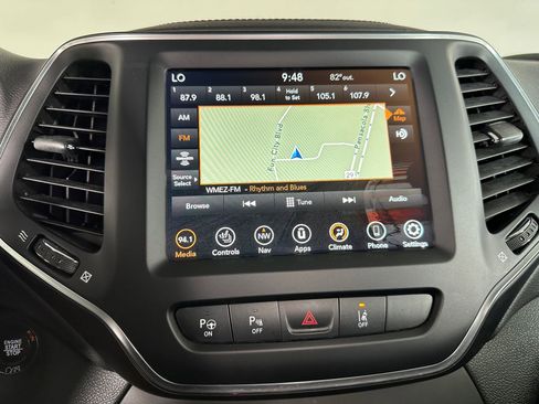 Used 2023 Jeep Cherokee Altitude Lux image 32