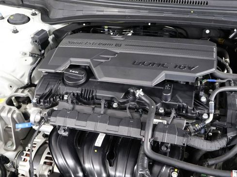 Used 2025 Hyundai Elantra Limited FWD image 19