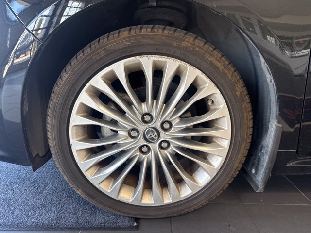 Certified 2018 Toyota Avalon Limited FWD image 2