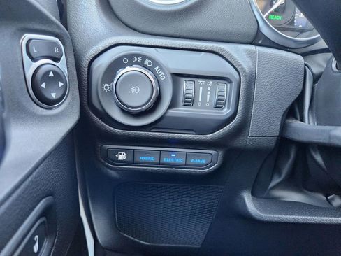 Used 2022 Jeep Wrangler Unlimited Rubicon 4xe w/ Cold Weather Group AWD/4WD image 18