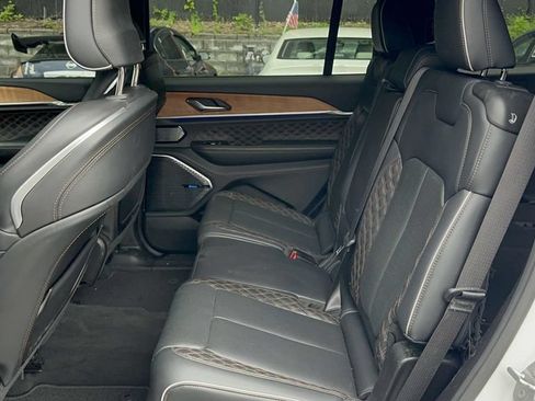 Used 2023 Jeep Grand Cherokee L Summit AWD/4WD image 14