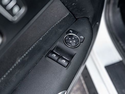 Used 2018 Ford Mustang Coupe RWD image 17