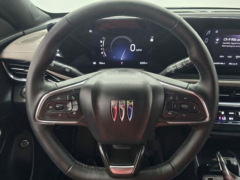 Used 2025 Buick Envista Avenir FWD image 25