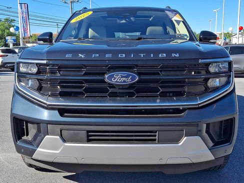 Certified 2025 Ford Expedition Max Platinum AWD/4WD image 2