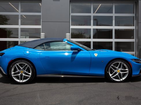 Used 2024 Ferrari Roma Spider RWD image 7