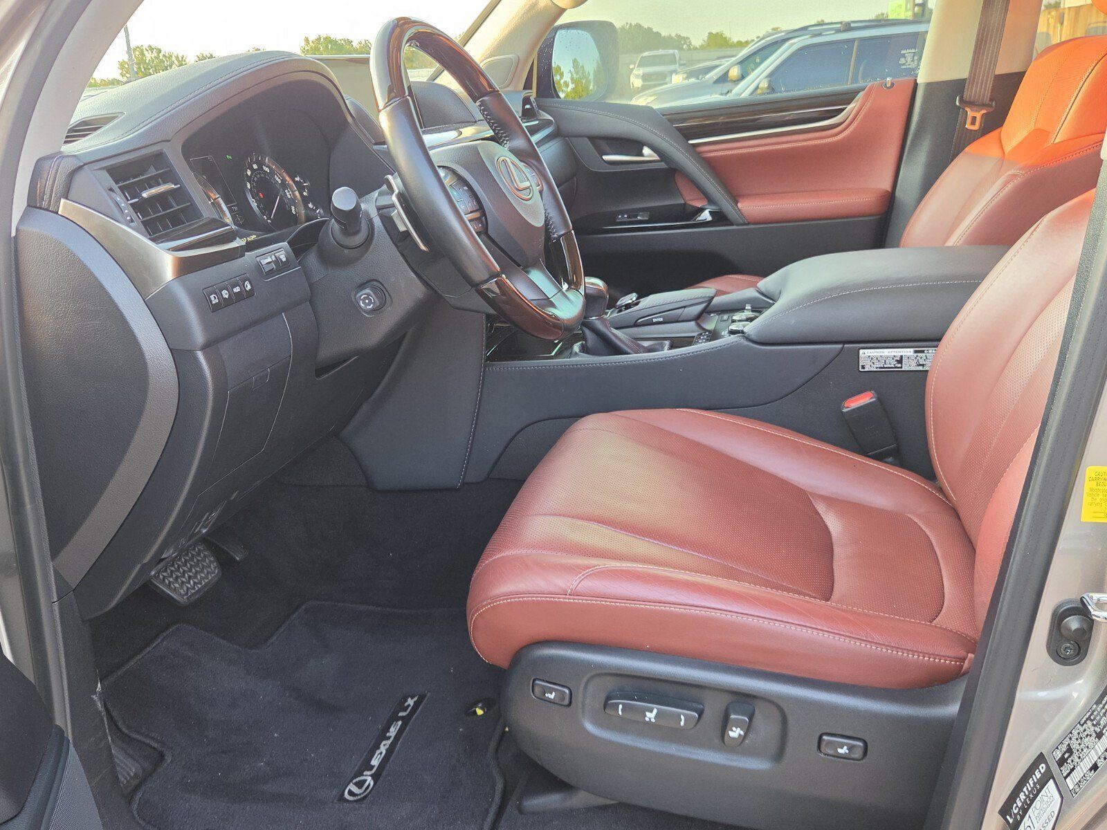 Used 2021 Lexus LX 570 4WD w/ Luxury Package image 12