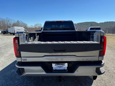 Used 2025 GMC Sierra 3500 Denali Ultimate image 6