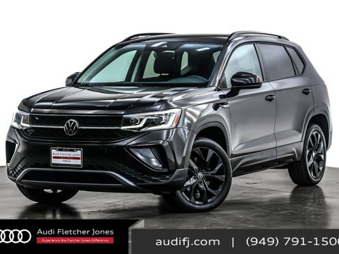 Used 2024 Volkswagen Taos SE image 1