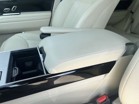 Certified 2025 Land Rover Range Rover SE AWD/4WD image 29