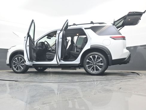 New 2026 Nissan Pathfinder Platinum FWD image 44
