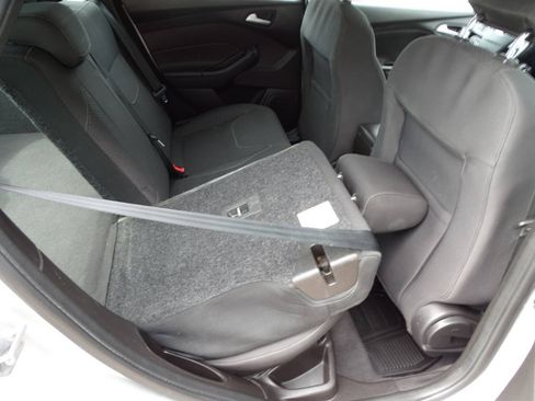 Used 2016 Ford Focus SE w/ Appearance Package w/ Equipment Group 201A FWD image 32