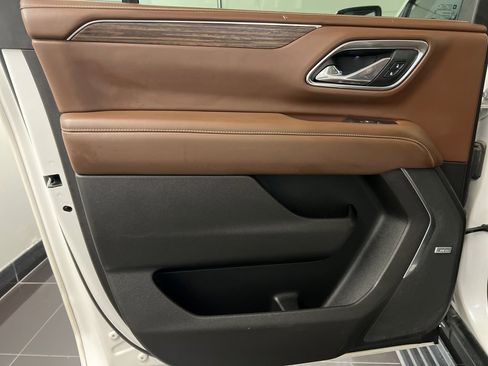 Used 2021 Chevrolet Suburban High Country image 33