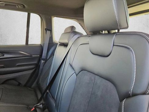 New 2025 Jeep Grand Cherokee Altitude image 14