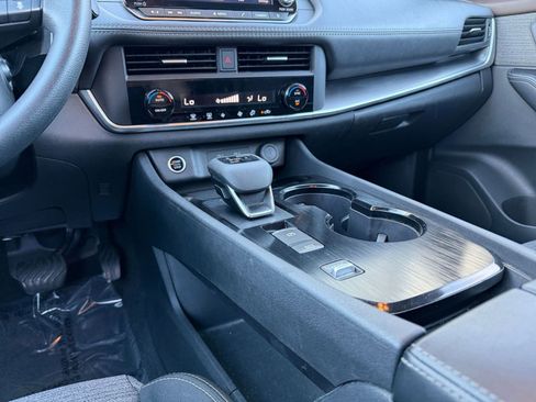 Used 2023 Nissan Rogue SV image 42