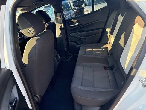 Used 2024 Chevrolet Trax RS FWD image 18