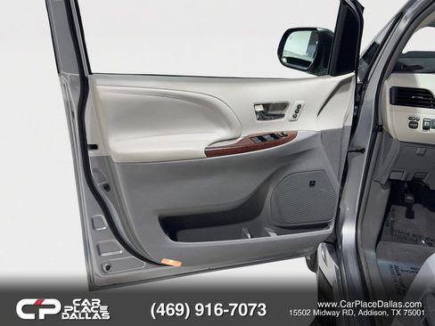 Used 2013 Toyota Sienna Limited w/ Premium Pkg FWD image 18