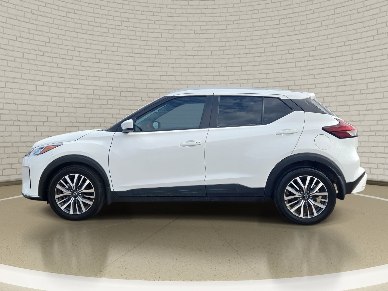 Certified 2024 Nissan Kicks SV FWD image 8