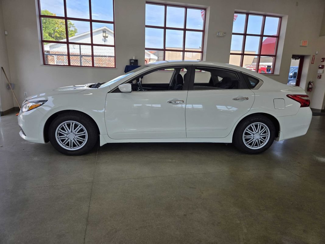 Used 2016 Nissan Altima 2.5 S w/ Power Driver Seat Package FWD image 4
