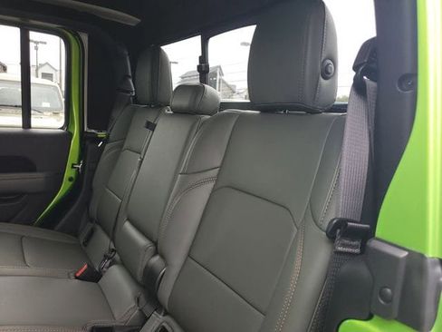 New 2025 Jeep Gladiator Mojave image 18